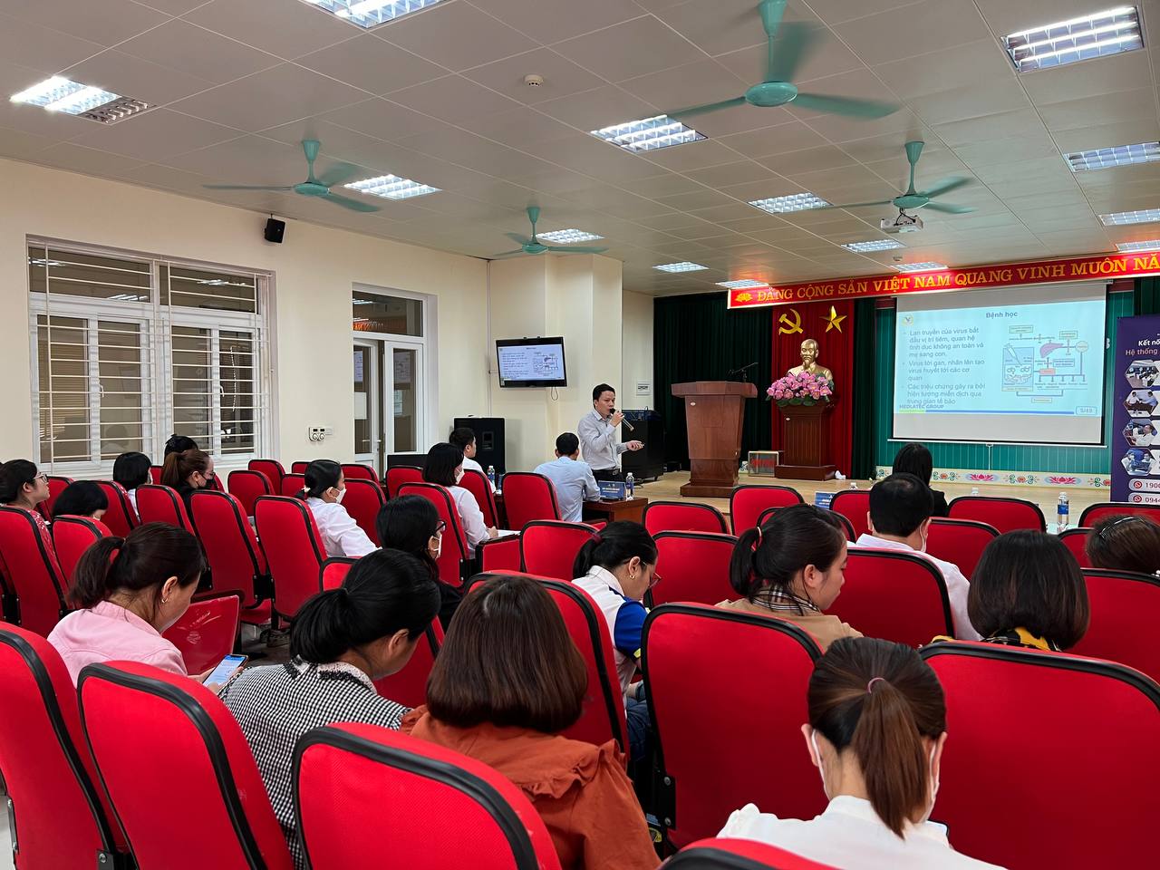 ThS.BSNT Trần Hữu Đạt - Khoa Vi sinh, Trung tâm Xét nghiệm MEDLATEC báo cáo cập nhật xét nghiệm về viêm gan