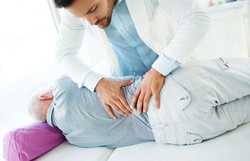 Chiropractic là phương pháp nắn chỉnh cột sống áp dụng để trị thoát vị đĩa đệm