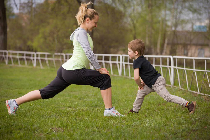 Ba mẹ cần cân nhắc chăm sóc con đúng cách đề phòng dậy thì sớm