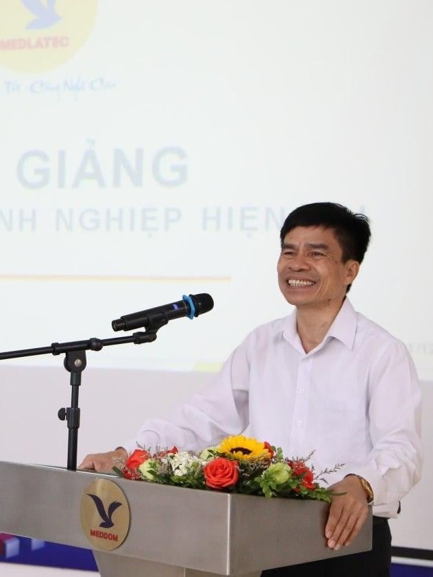 Thầy Trần Văn Tính