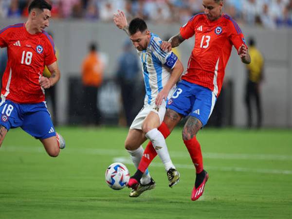 Chile 0-1 Argentina: Argentina vào tứ kết sớm